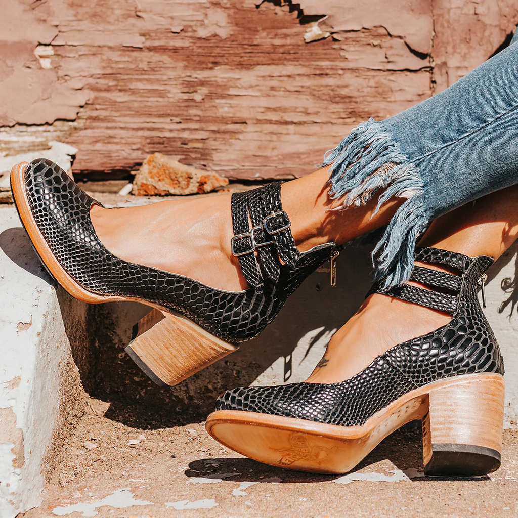 Verona | Vintage Ankle Strap Heels - Black Leather