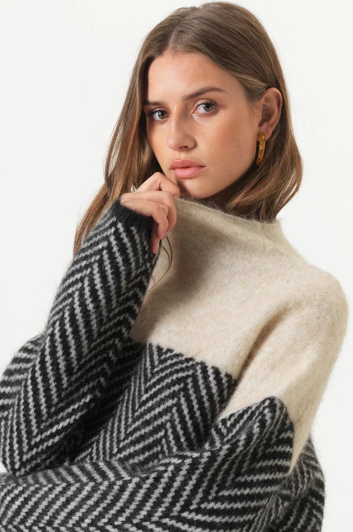 Doris | Women's Loose Knit Sweater with High Collar - Beige